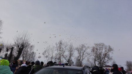 Почтили память