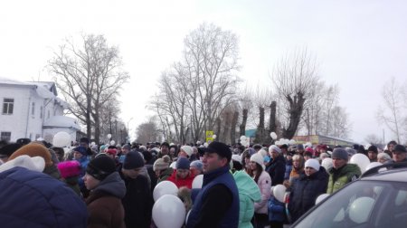 Почтили память