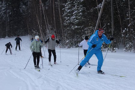 Дед Мороз дарит призы Дед Мороз дарит призы