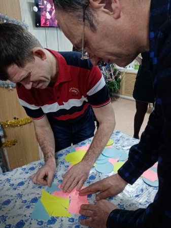 Шествие дедов морозов и снегурочек Шествие дедов морозов и снегурочек