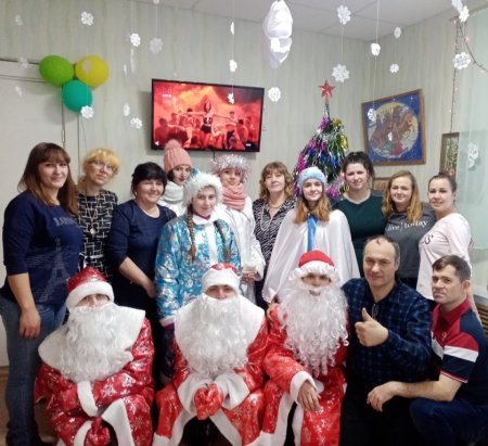 Шествие дедов морозов и снегурочек Шествие дедов морозов и снегурочек