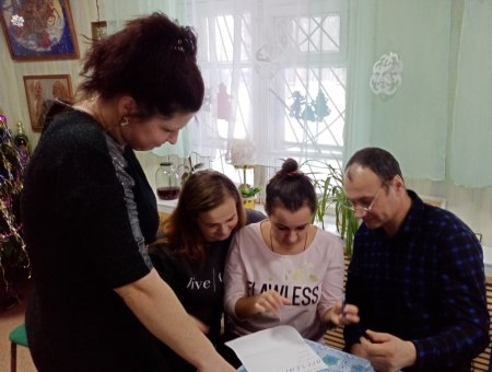 Шествие дедов морозов и снегурочек Шествие дедов морозов и снегурочек