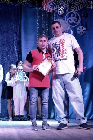 С шуткой по жизни идти С шуткой по жизни идти