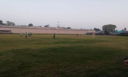 Вышли на городские стадионы футболисты