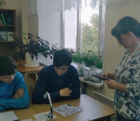 Волонтеры ГМЦ продолжают работать в школах города Колпашево