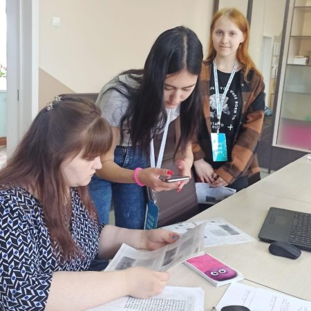 Волонтеры продолжают работать  в школах города Колпашево