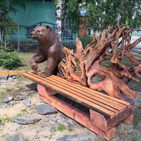 В сквере им. Виля Липатова с.Тогур установлена скульптура медведя